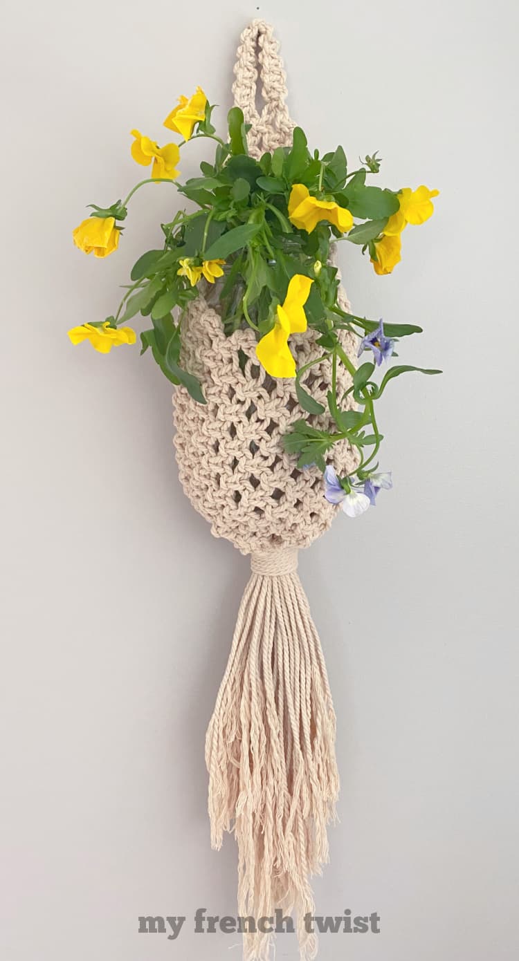 How to Make a Handle for a Macrame Plant Hanger // This video