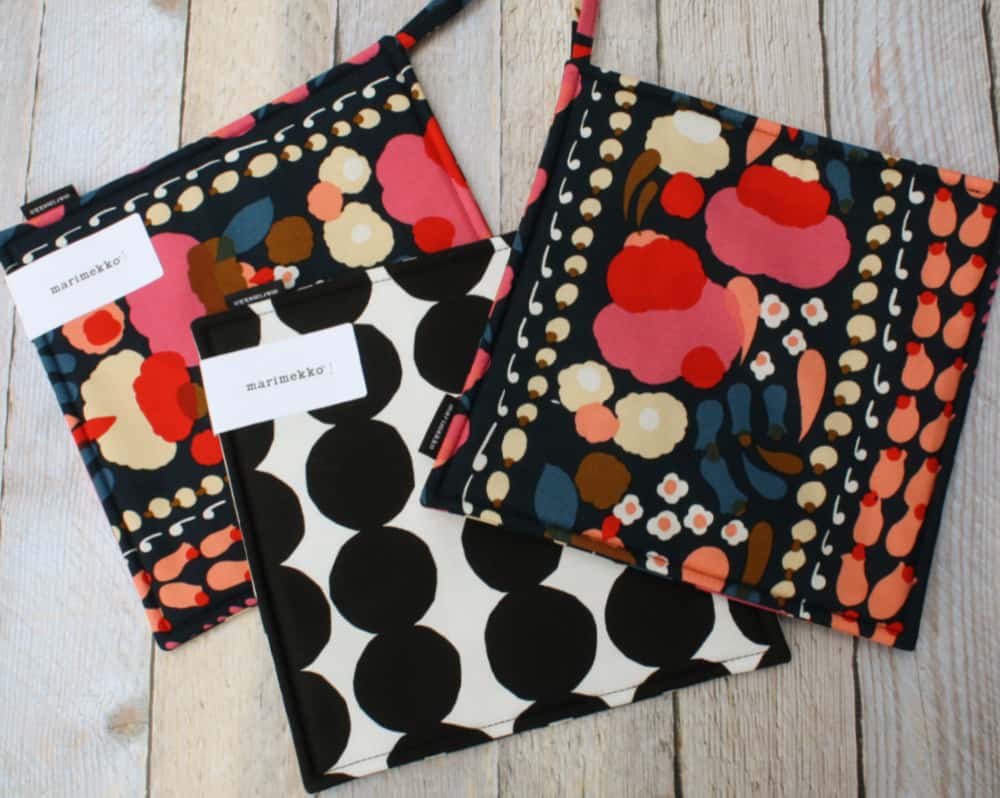 https://www.myfrenchtwist.com/marimekko-emergency-kit/potholder-1-1/