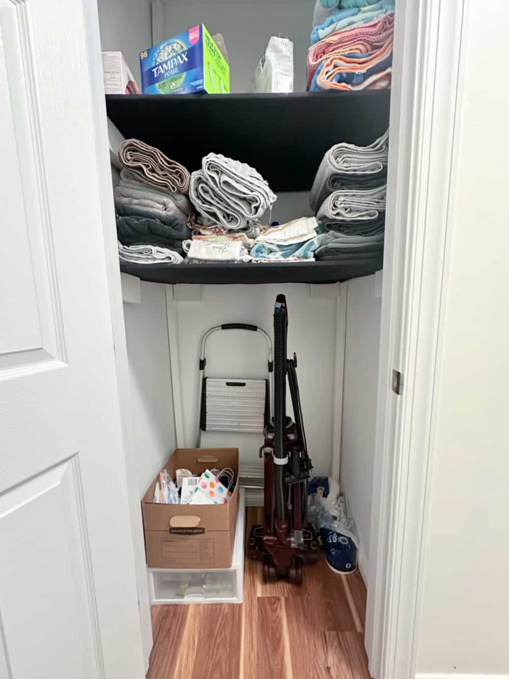 Shelf for closet online floor